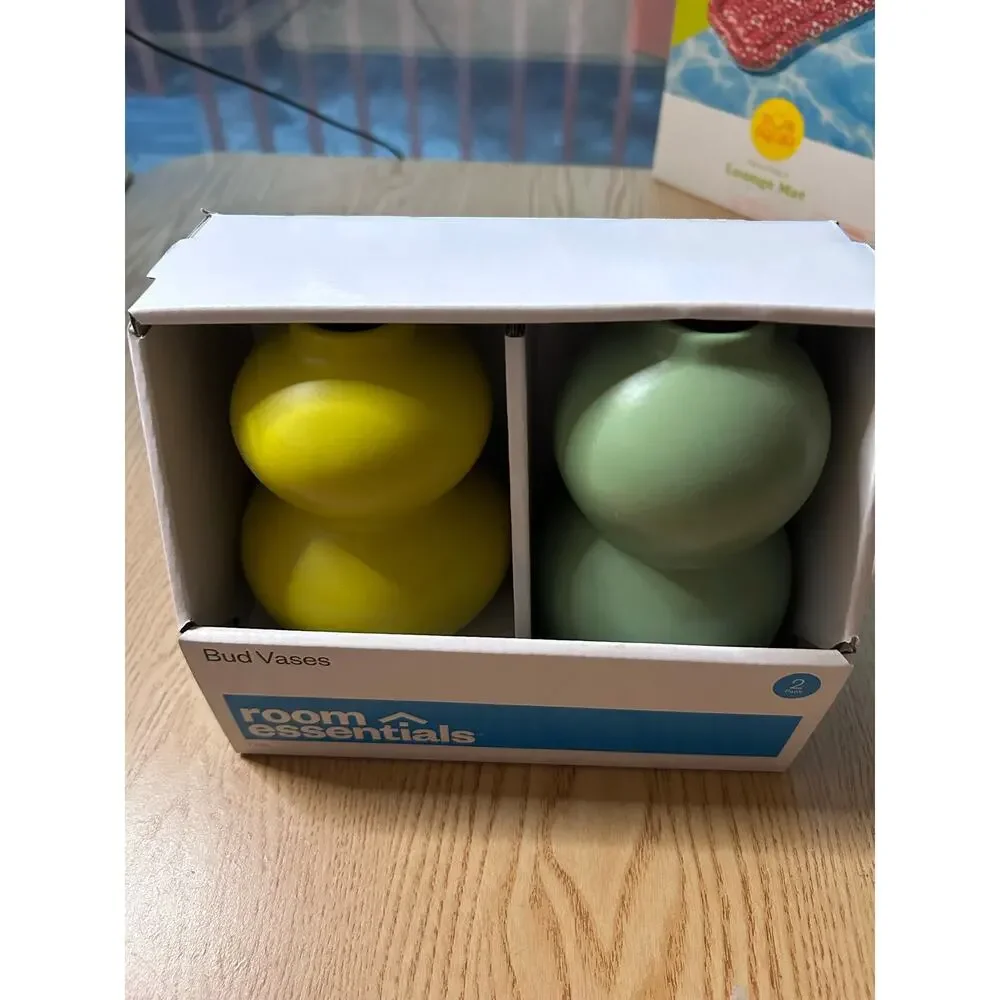 New Room Essentials 2pk Bud vases pale faded yellow and green size 5”x3.5”
